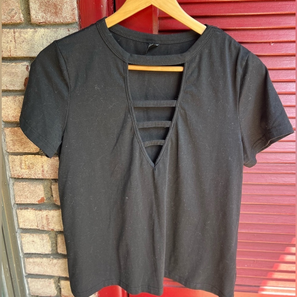 SHEIN Large Black Cut Out Front V Neck Short Sleeve Plain T Shirt - Picture 2 of 6